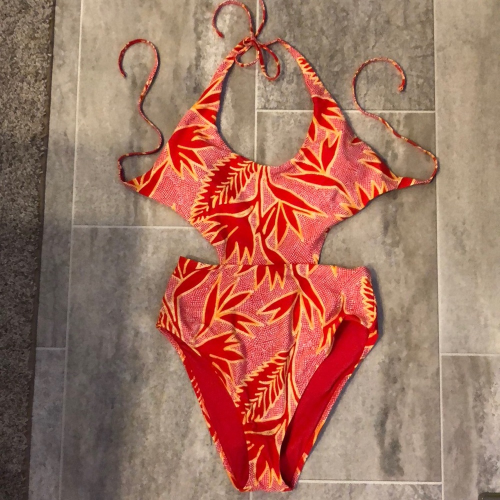 Highwaisted cutout one piece